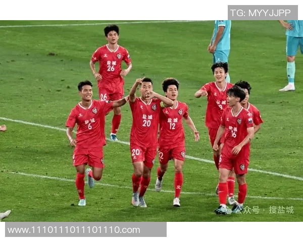 红色激情燃烧的足球明星瞬间展现运动魅力与风采